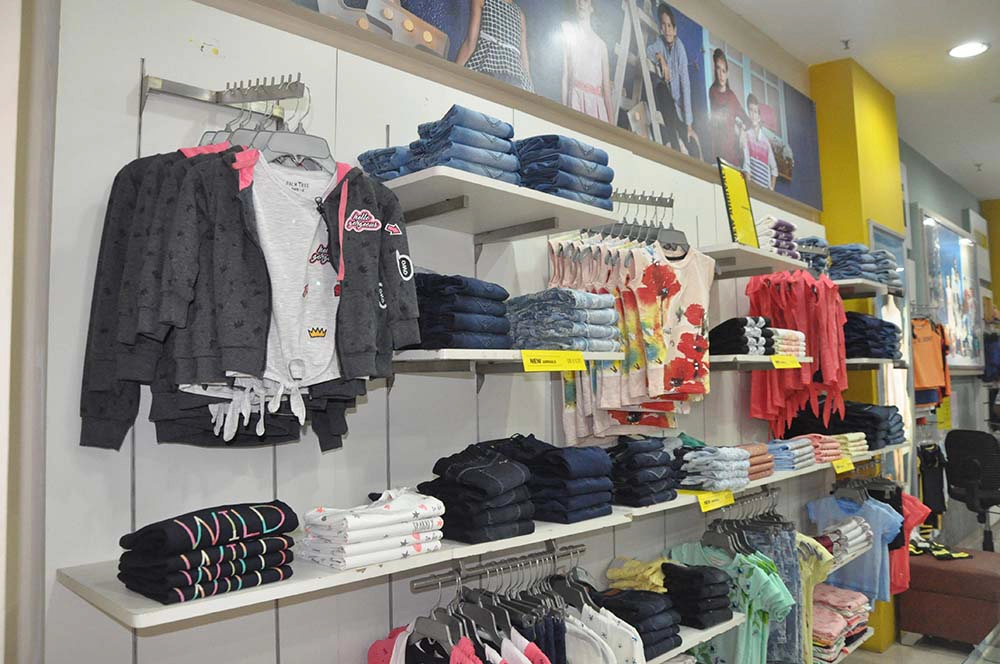Gini jony store at kumar pacific